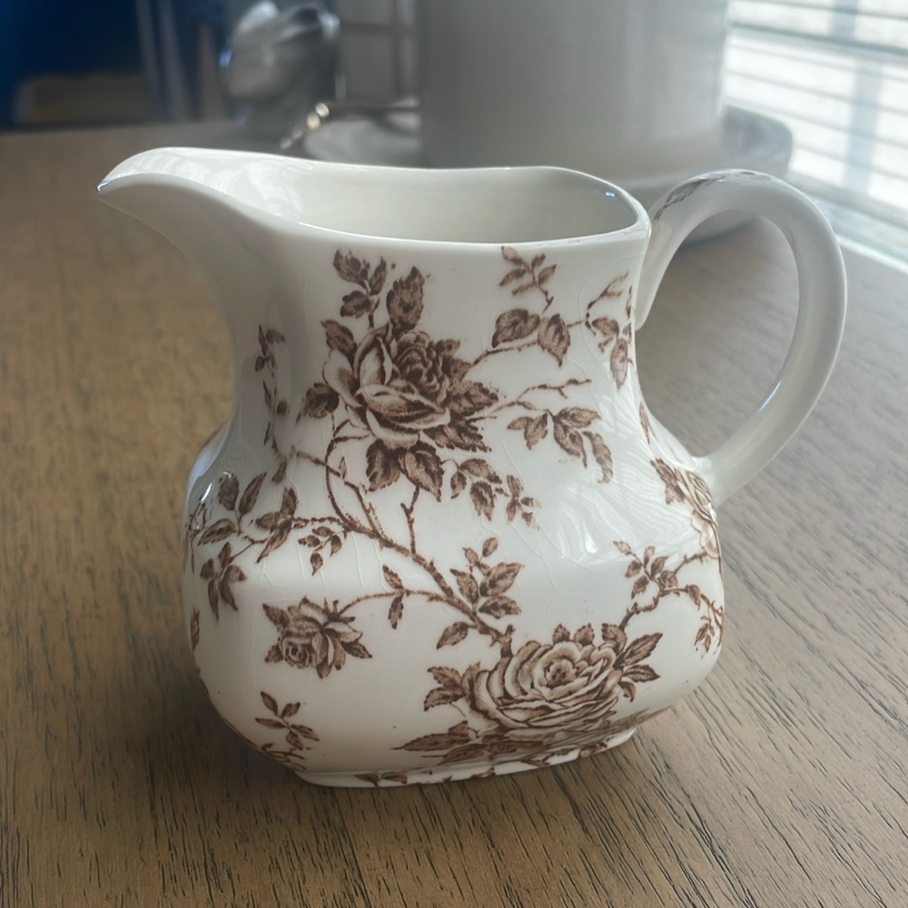 Alfred Meakin Staffordshire England Creamer